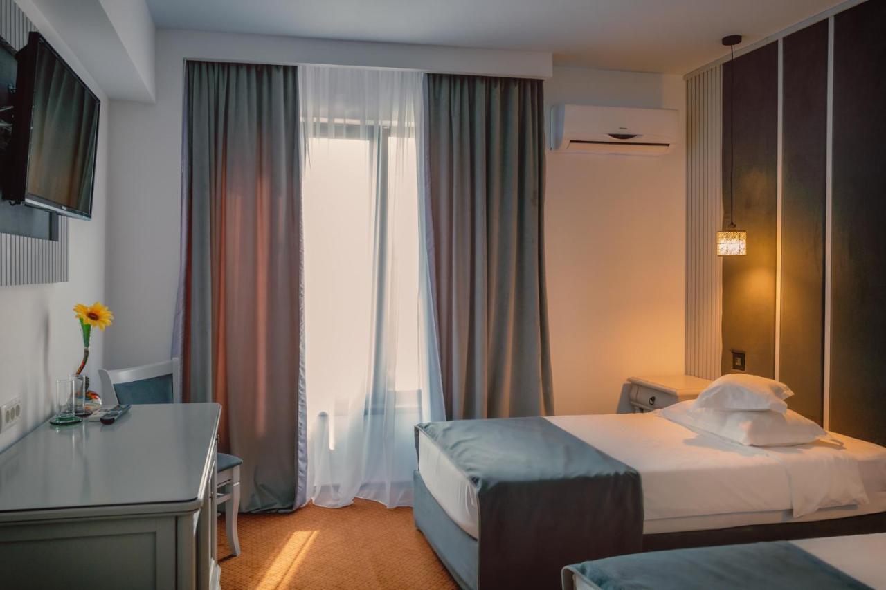 Hotel Eden Iasi Exterior photo